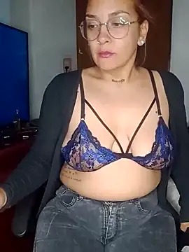 kuramaqueen online show from June 6, 2026, 3:22 am