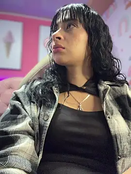 Snapshot of Sasha-18 chatting on February 5, 2026, 12:32 pm Sasha-18 online show from February 5, 2026, 12:32 pm