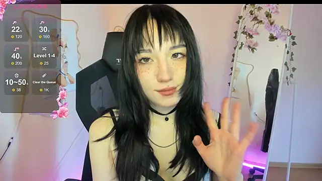 AliceeinWonderlanddd online show from April 12, 2026, 7:13 am