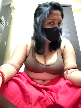 Snapshot of Curvy_Trisha chatting on March 1, 2026, 11:45 am Curvy Trisha online show from March 1, 2026, 11:45 am