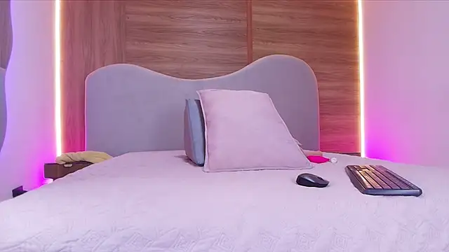 Snapshot of shaina_adams chatting on February 21, 2026, 11:55 am shaina adams online show from February 21, 2026, 11:55 am