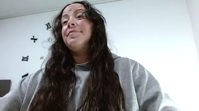 ElaMurray02 online show from February 4, 2026, 1:17 pm