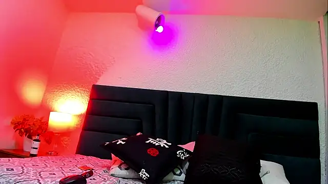 Dahliablack online show from March 19, 2026, 12:31 pm