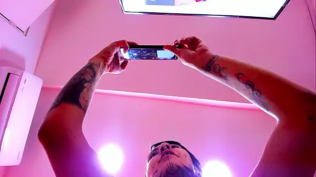 Dahliablack online show from April 2, 2026, 12:36 pm