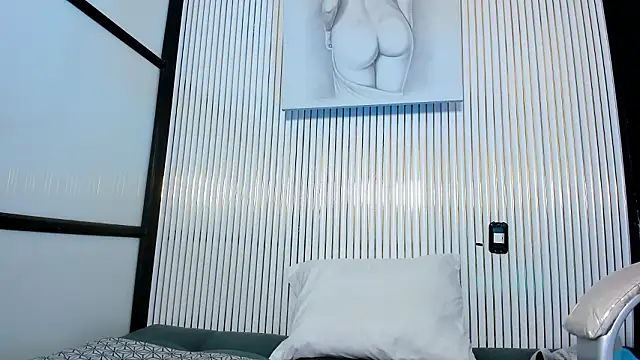 VenusColeman  online show from February 17, 2026, 8:37 pm