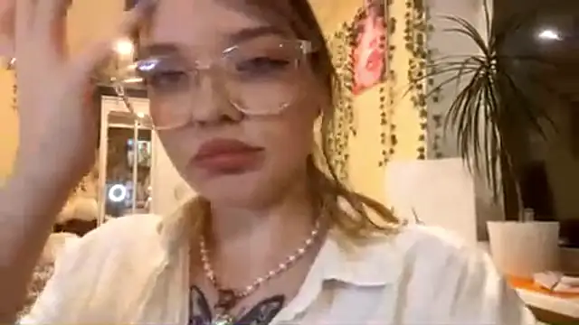 Snapshot of PowderedTalc chatting on February 1, 2026, 4:05 pm PowderedTalc online show from February 1, 2026, 4:05 pm