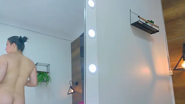 AnnieRouse   online show from March 4, 2026, 11:38 am