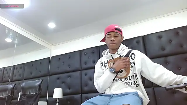 Snapshot of TonnyMarck chatting on February 4, 2026, 2:39 am TonnyMarck online show from February 4, 2026, 2:39 am