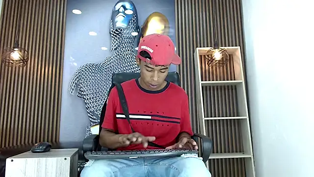 Snapshot of TonnyMarck chatting on March 1, 2026, 1:57 pm TonnyMarck online show from March 1, 2026, 1:57 pm