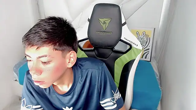 Snapshot of Liarr_ chatting on February 10, 2026, 7:51 pm Liarr online show from February 10, 2026, 7:51 pm