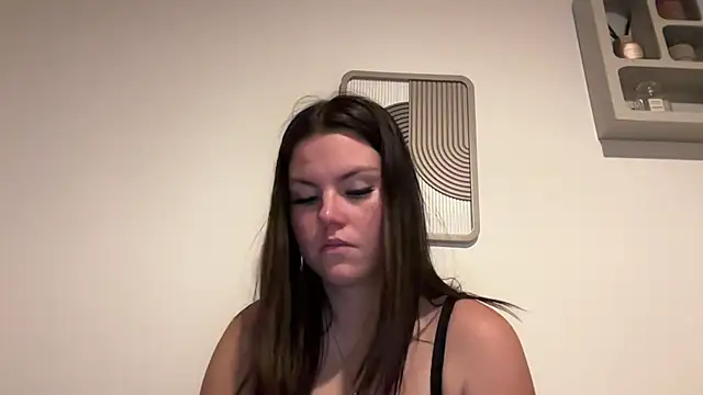 kiaraaaa75 online show from February 2, 2026, 5:11 pm