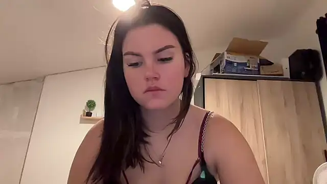 kiaraaaa75 online show from February 15, 2026, 8:38 pm