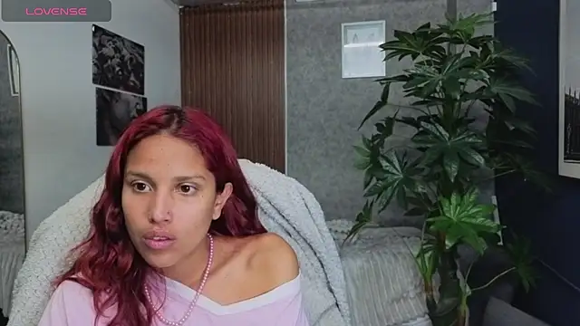 saphire  online show from April 5, 2026, 1:19 pm