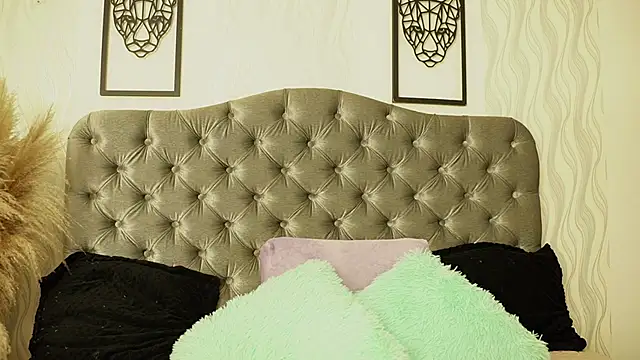 katt eyes  online show from March 31, 2026, 1:11 pm