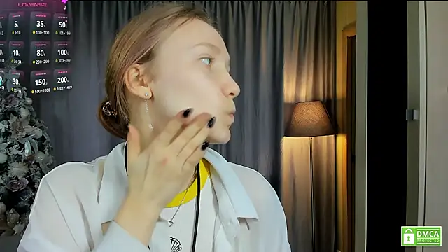 Cutie Ellis online show from March 15, 2026, 10:21 am