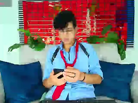 ThiiagoSaeenz online show from February 18, 2026, 10:50 pm