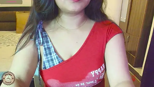 Snapshot of Yara-143 chatting on June 5, 2026, 6:02 pm Yara-143 online show from June 5, 2026, 6:02 pm