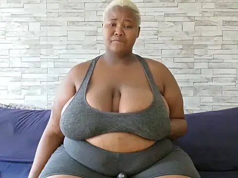 Snapshot of BustyBmw chatting on February 22, 2026, 10:36 am BustyBmw online show from February 22, 2026, 10:36 am