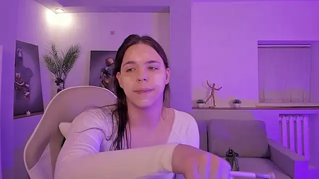 Snapshot of Madison_dolly chatting on February 15, 2026, 2:08 am Madison dolly online show from February 15, 2026, 2:08 am