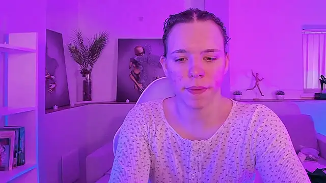 Snapshot of Madison_dolly chatting on February 25, 2026, 2:10 am Madison dolly online show from February 25, 2026, 2:10 am