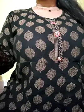 Snapshot of PARI51 chatting on February 23, 2026, 8:39 pm PARI51 online show from February 23, 2026, 8:39 pm