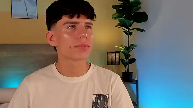 Snapshot of Angel_eros_ chatting on February 12, 2026, 4:51 am Angel eros online show from February 12, 2026, 4:51 am