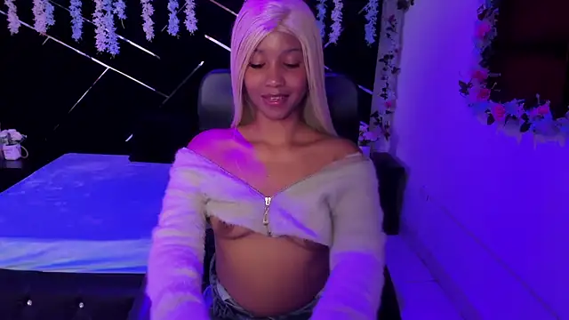 Snapshot of Lunaa_Brunettee chatting on February 19, 2026, 3:24 am Lunaa Brunettee online show from February 19, 2026, 3:24 am