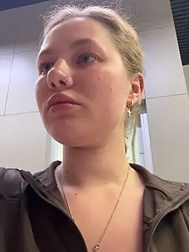 Snapshot of AsynaYuuki chatting on February 22, 2026, 6:50 pm AsynaYuuki online show from February 22, 2026, 6:50 pm