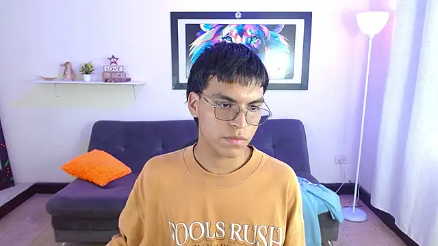 Maecum18 online show from March 26, 2026, 10:04 pm