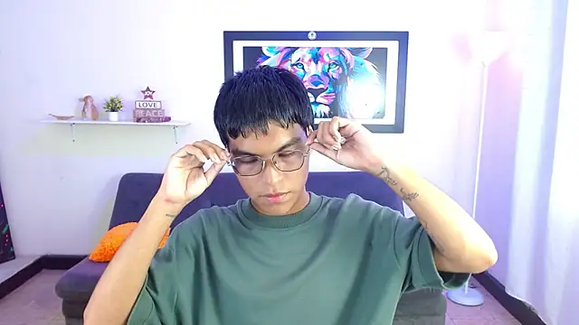 Maecum18 online show from April 7, 2026, 8:42 pm