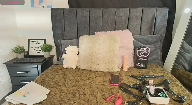 Snapshot of Petite_pepper chatting on February 26, 2026, 7:46 pm Petite pepper online show from February 26, 2026, 7:46 pm