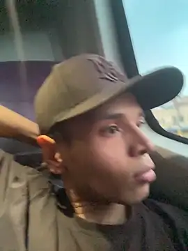 Snapshot of Alejandroo_Montenegro chatting on February 28, 2026, 8:43 pm Alejandroo Montenegro online show from February 28, 2026, 8:43 pm