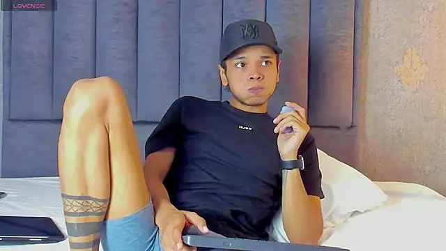 Alejandroo Montenegro online show from March 22, 2026, 10:13 pm