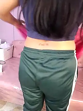 Noa Baker online show from April 15, 2026, 12:23 pm