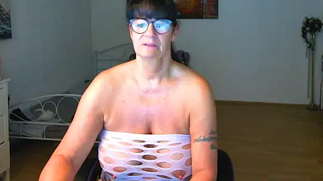 Sylly online show from June 3, 2026, 5:43 am