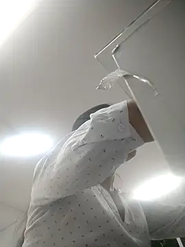 EvaMiranda online show from April 7, 2026, 9:37 pm