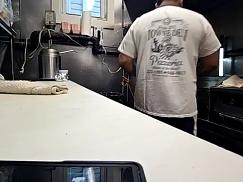 Snapshot of bischo666 chatting on February 4, 2026, 4:35 pm bischo666 online show from February 4, 2026, 4:35 pm