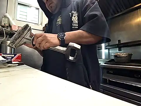 Snapshot of bischo666 chatting on February 11, 2026, 1:16 pm bischo666 online show from February 11, 2026, 1:16 pm