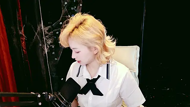 Lady-Mia777 online show from February 12, 2026, 12:00 pm