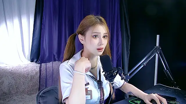 Yunny-888 online show from February 4, 2026, 6:08 am