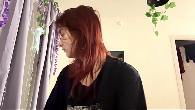 LunaMacky online show from February 8, 2026, 12:03 am