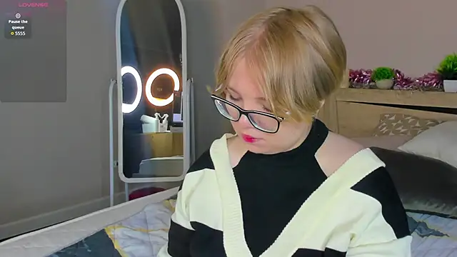 Snapshot of Lauraaa_Smith chatting on March 2, 2026, 7:26 am Lauraaa Smith online show from March 2, 2026, 7:26 am