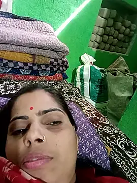Priyakoli4568 online show from May 9, 2026, 4:06 am