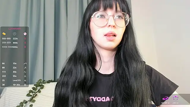 CosmicGleam online show from June 4, 2026, 9:32 pm
