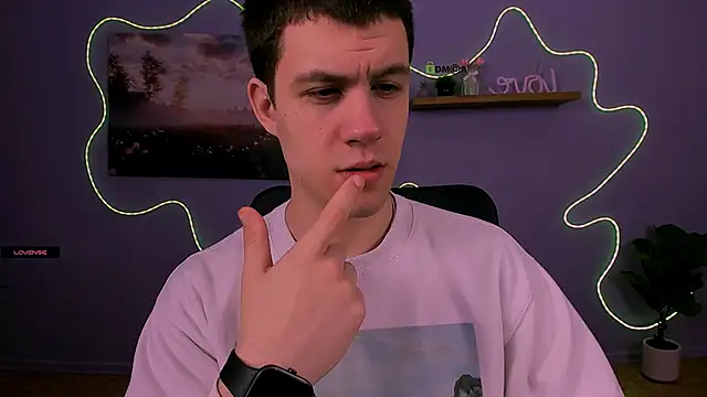 neo raze online show from April 17, 2026, 6:44 pm