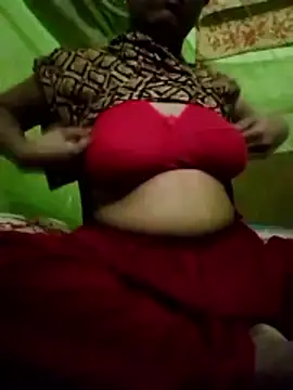 Romantic-Couple999 online show from May 1, 2026, 8:13 pm
