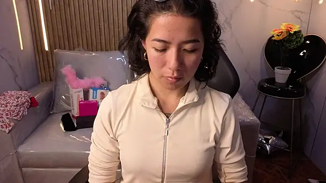 Snapshot of Lynn_turner chatting on February 25, 2026, 8:18 pm Lynn turner online show from February 25, 2026, 8:18 pm