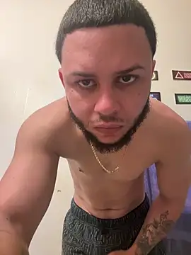 Snapshot of Tu_PaPi_Favorito chatting on February 2, 2026, 2:05 pm Tu PaPi Favorito online show from February 2, 2026, 2:05 pm