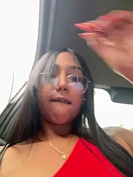 Lucianaaguzman online show from February 18, 2026, 8:16 pm