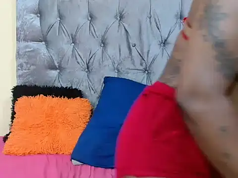 Snapshot of Lavendaxxx chatting on February 4, 2026, 1:11 am Lavendaxxx online show from February 4, 2026, 1:11 am